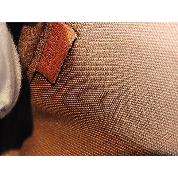 Louis Vuitton Monogram Pochette Accessoires AR0030 Shoulder Bag with Chain - Picture 15 of 15